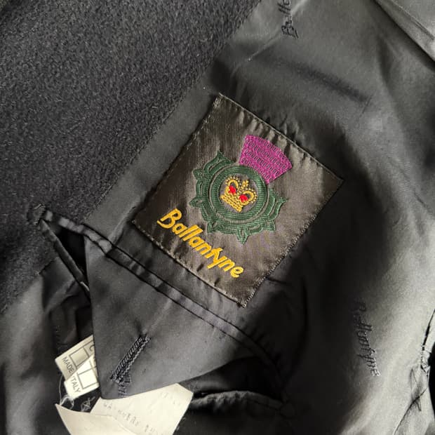 밸런테인 피크트 라펠 코트