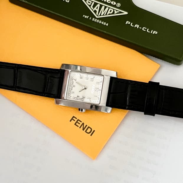 펜디 스퀘어 여성 시계 /정품감정서 오버홀