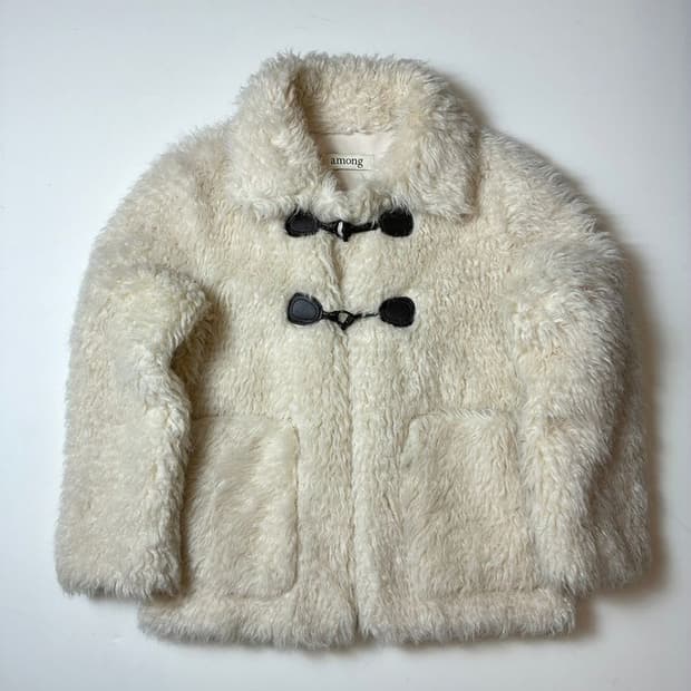 어몽 AMONG 시어링 퍼 하프 코트 PN8329