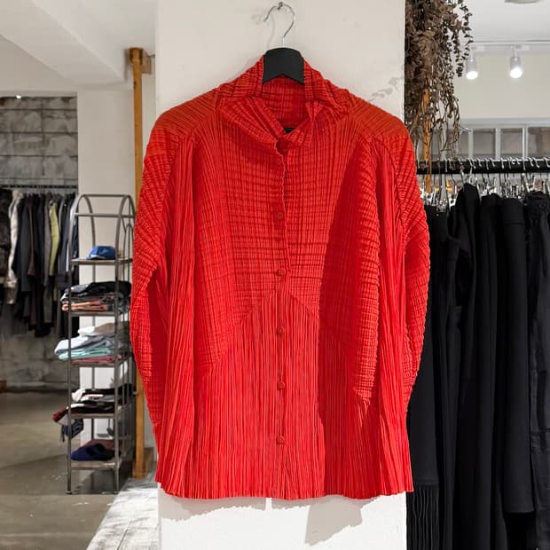이세이 미야케 레드오렌지 롱 슬리브 셔츠