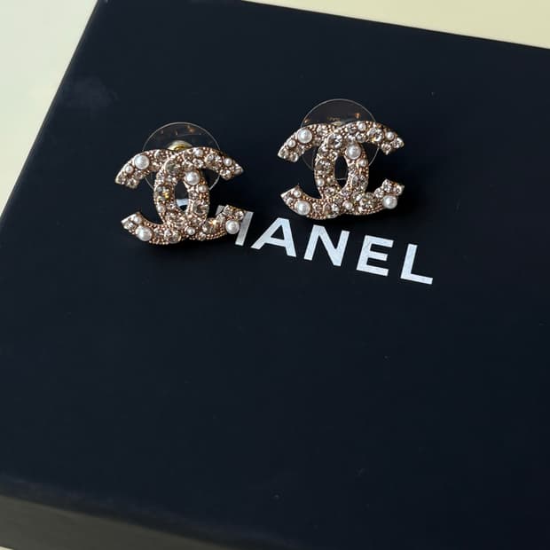 샤넬 정품 업사이클링 cc로고 진주 펄 크리스탈 귀걸이
