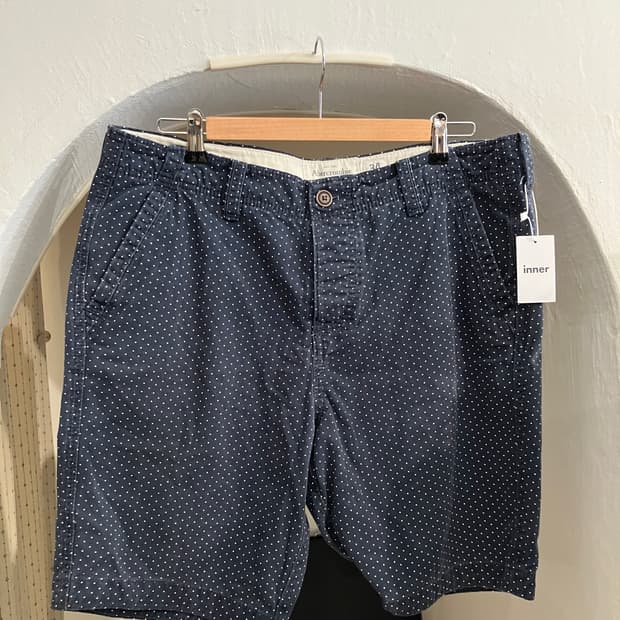 Abercrombie & Fitch 도트 패턴 치노 쇼츠 34