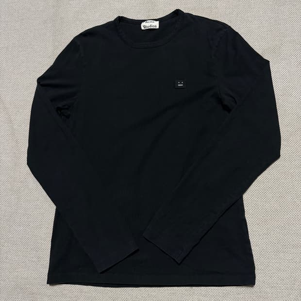 아크네 스튜디오 로고 롱슬리브