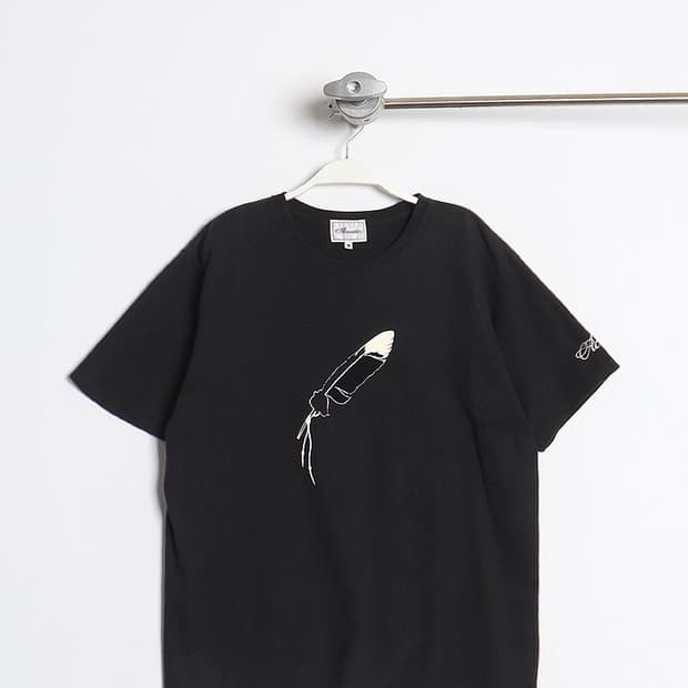 Acoustic Feather Print T-Shirts
