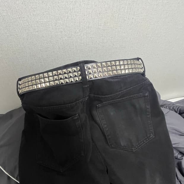 스터드 벨트