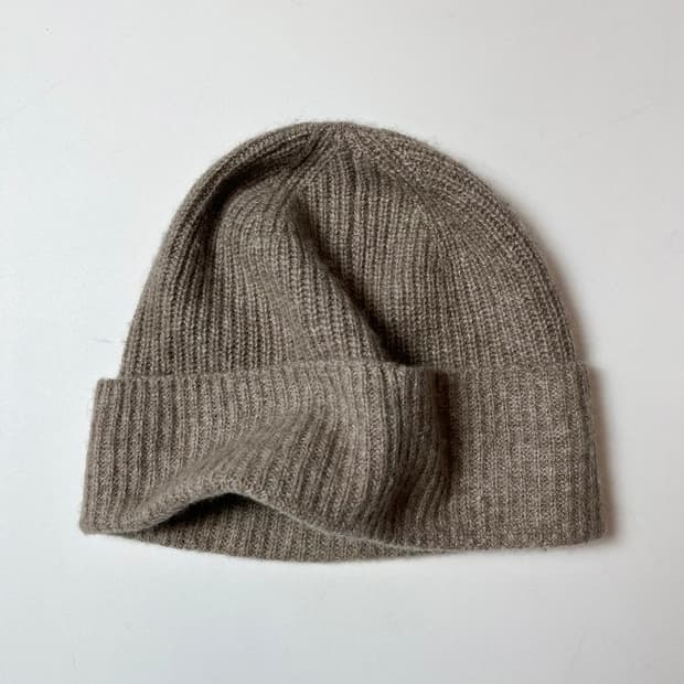 코스 COS 미니멀 캐시미어 니트 비니 Q1333