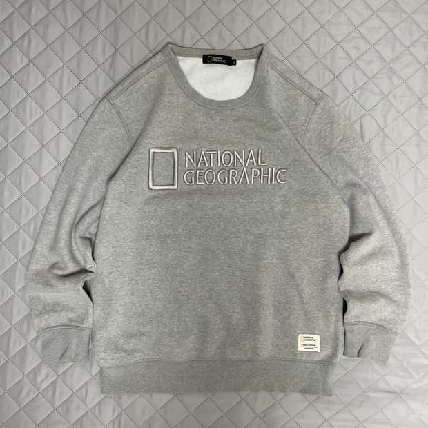 내셔널지오그래픽 자수 맨투맨 그레이