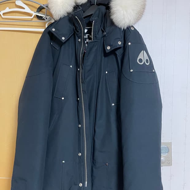 무스너클 쓰리쿼터 화이트 퍼 M사이즈 네이비 (ss급)