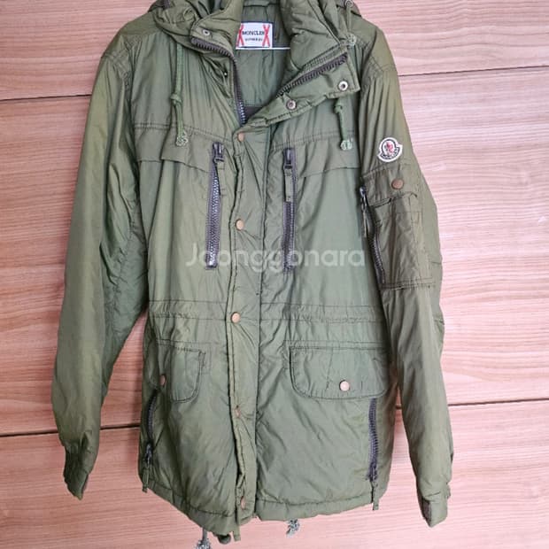 몽클레어 감마블루 패딩 점퍼.  100