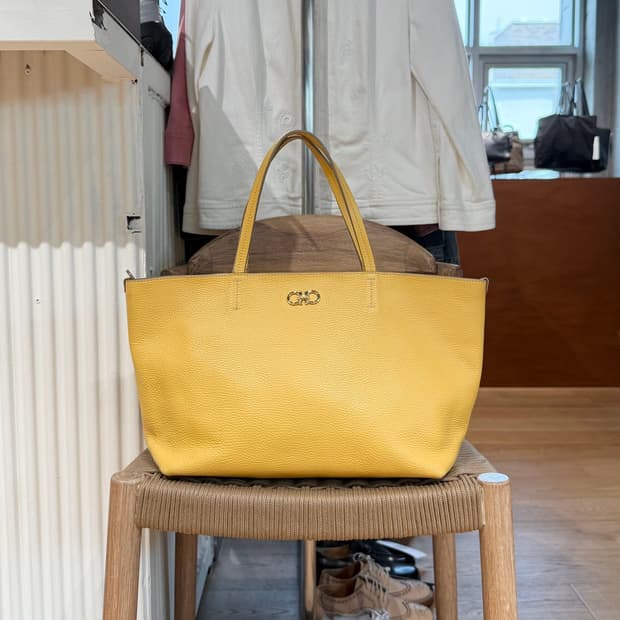 살바토레 페라가모 옐로우 간치니 레더 토트백 