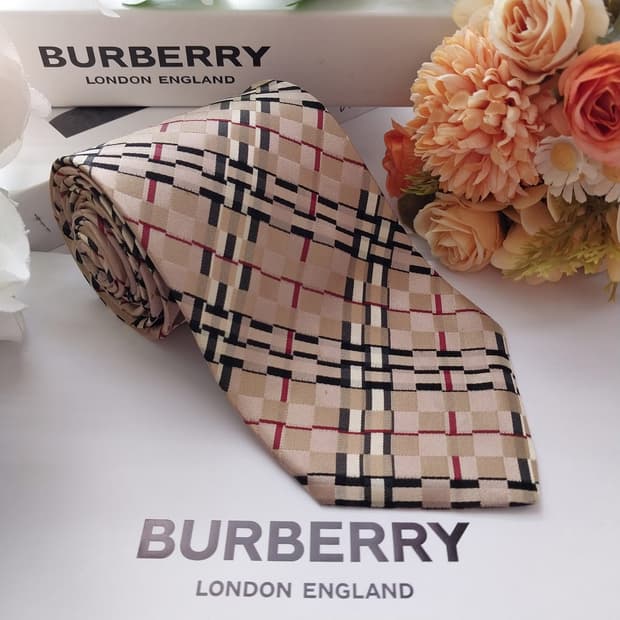 버버리 실크 브라운 체크 패턴 넥타이 9.6cm A+~A등급 K1891
