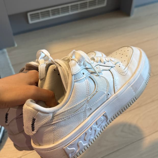 나이키 에어포스 리액트 화이트 