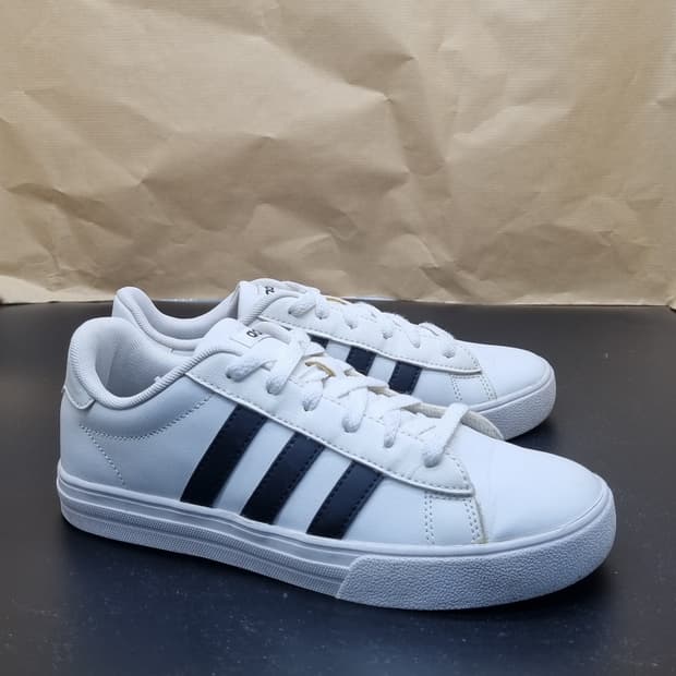 아디다스 그랜드코트 스니커즈 240