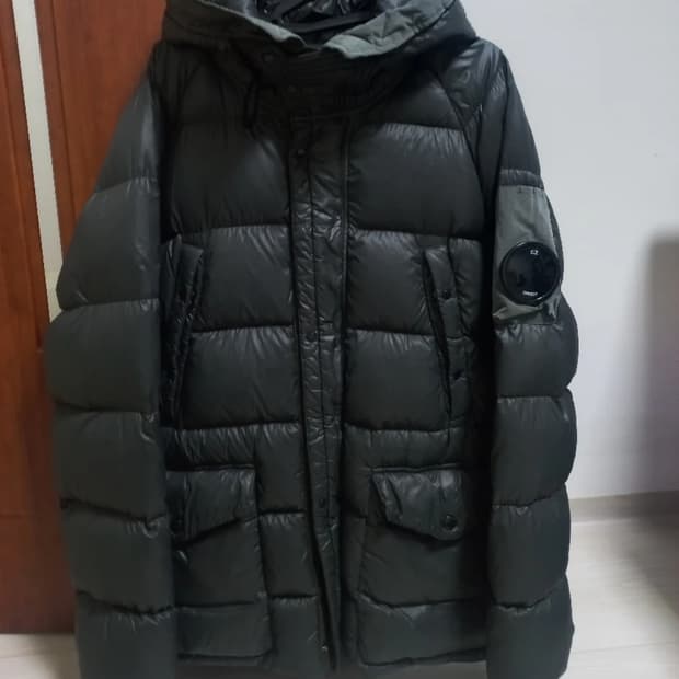 C.P컴퍼니 dd쉘 패딩 105