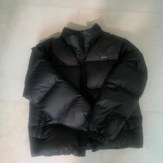 데상트 숏 푸퍼 다운레더자켓 숏패딩