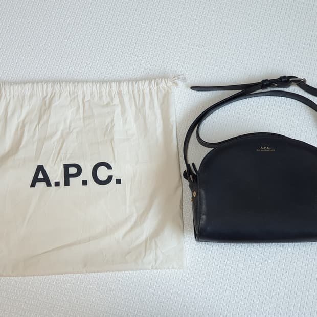 A.P.C. 하프문백 블랙 더스트백 포함