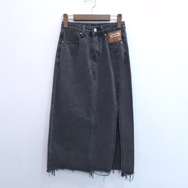 JPN 블랙 컷오프 데님 롱스커트