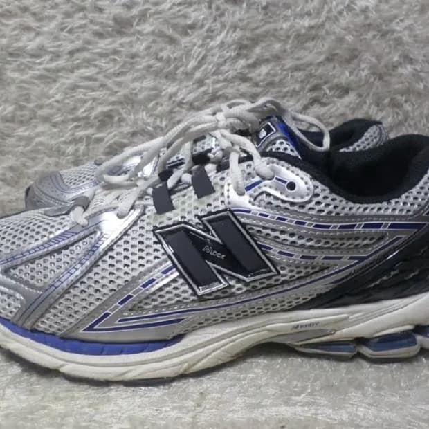 뉴발란스 1906 메탈릭 실버 270