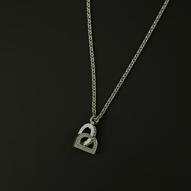 디올 CD 락 네크리스