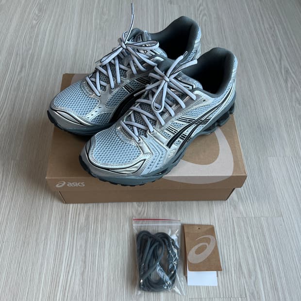 275 아식스 x 어반 리서치 젤 카야노 14 퓨어 실버 블랙