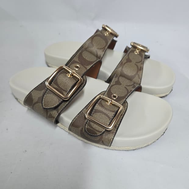 코치 시그니처 버클 샌들 슬리퍼 230