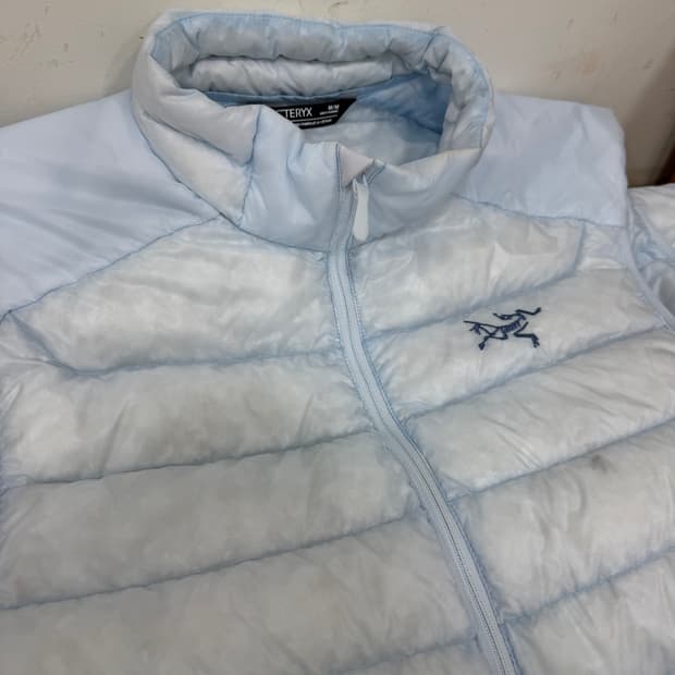 아크테릭스 세륨 베스트 M 사이즈  상태 8.7/10  사진찍고 절대 안