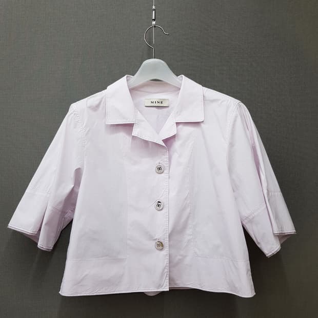 한섬 마인 2022 오픈카라 반팔 블라우스 82-94-160사이즈