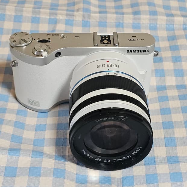삼성 NX300 미러리스 카메라