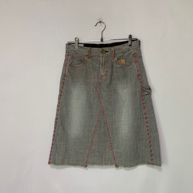 Betty smith 키치 체크 그레이 워싱 데님 백포인트 미디 스커트