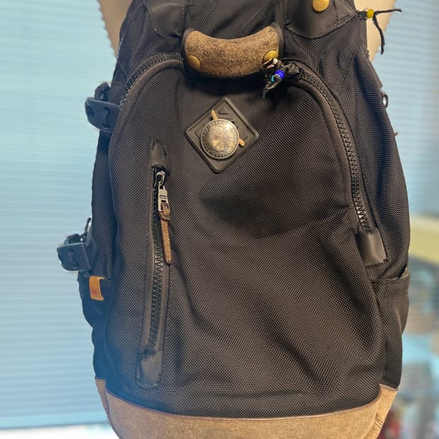 비즈빔 블랙앤브라운 스웨이드 콘초커스텀 발리스틱백팩 20L