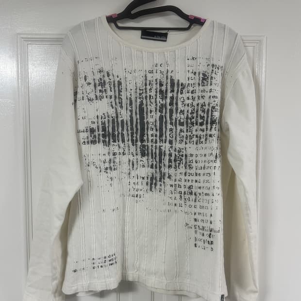 In the attic 롱슬리브