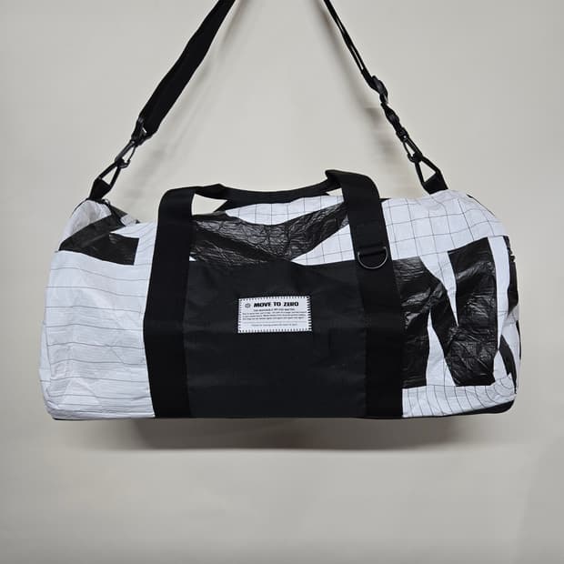 나이키 MOVE TO ZERO  리유저블 더플백