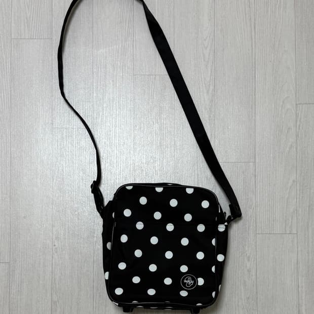 에이프릴에잇X베테제 도트 미니 크로스백