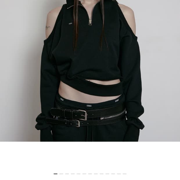 보헤미안서울 CUT-OUT HALF-ZIP SWEATSHIRT, BLAC