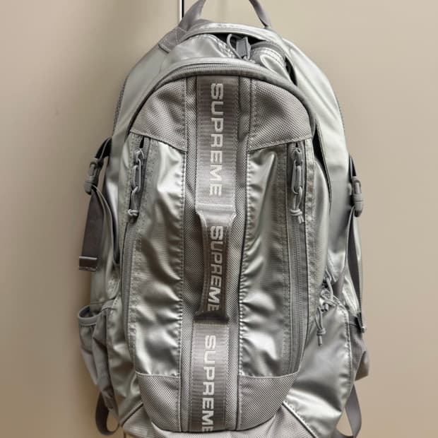 슈프림 22FW 백팩 실버