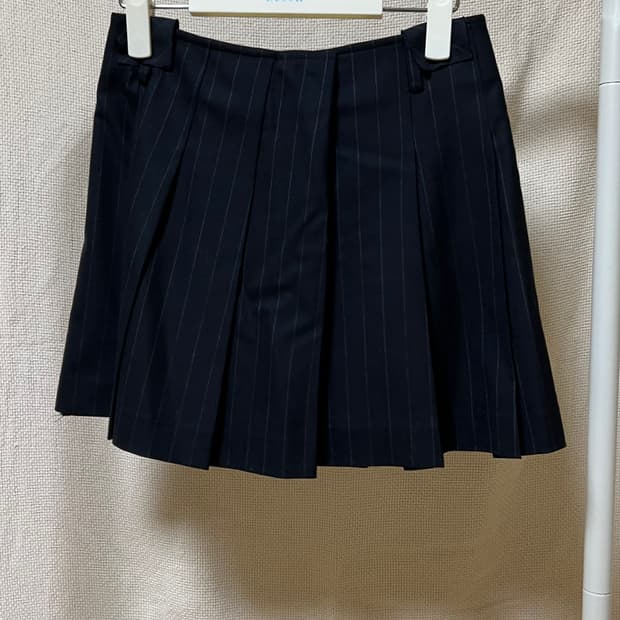 타낫 스트라이프 플리츠 스커트(네이비)