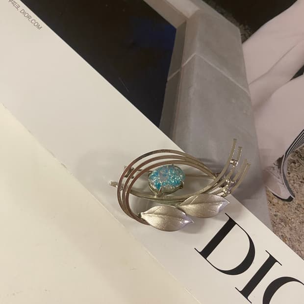 실버톤 오로라 브로치