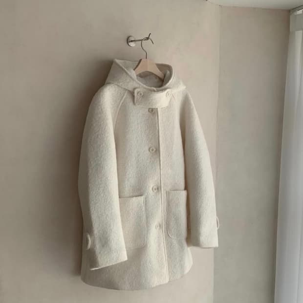 부클 하이넥 후드 하프코트 화이트