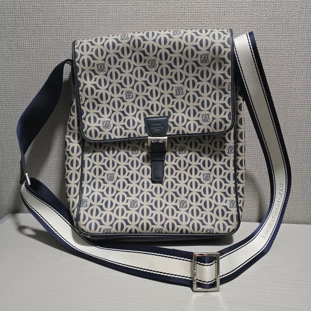 루이까또즈 남성용 메신져백