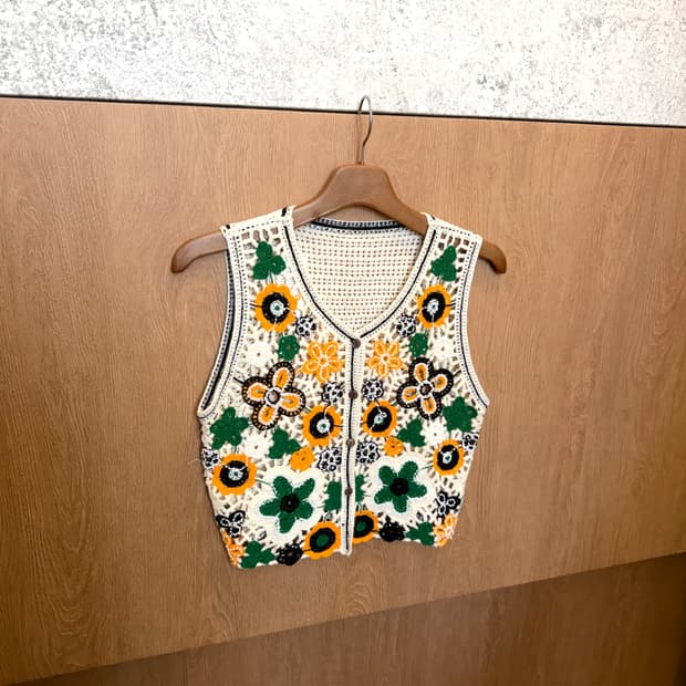 빈티지 브이넥 슬리브리스 니트 가디건 플라워 크로쉐 패턴 디테일 아이보리