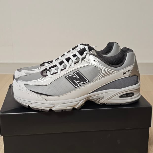 270 새제품) 뉴발란스 x 꼼데가르송 옴므 509 그레이 U509LCD