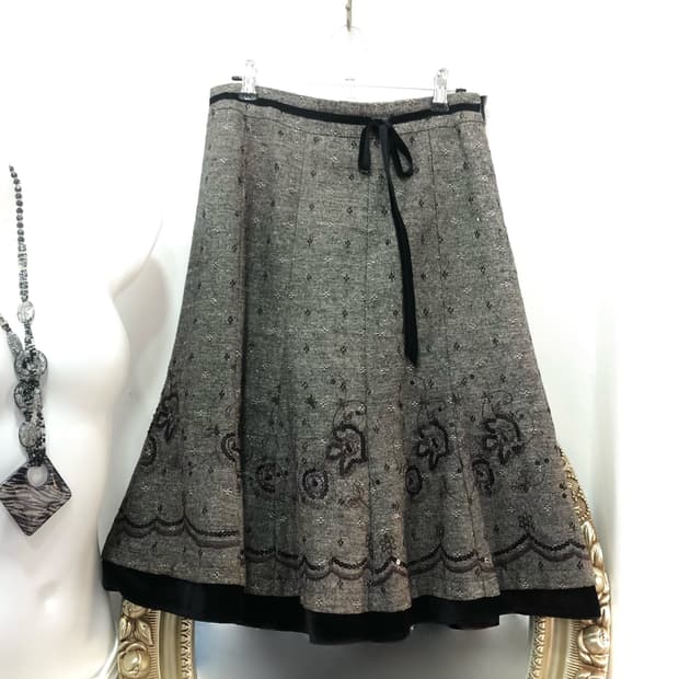 charcoal sequin floral pattern 미디스커트