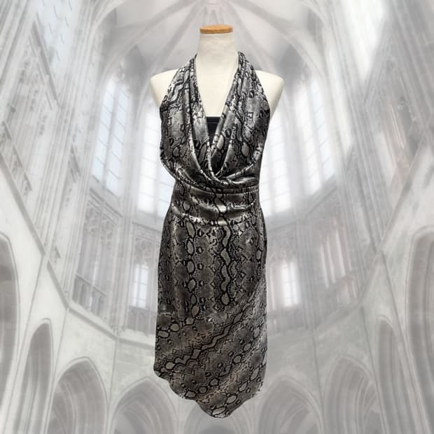실버 파이톤 뱀피 홀터넥 새틴 드레스 오네갸루 파티룩
