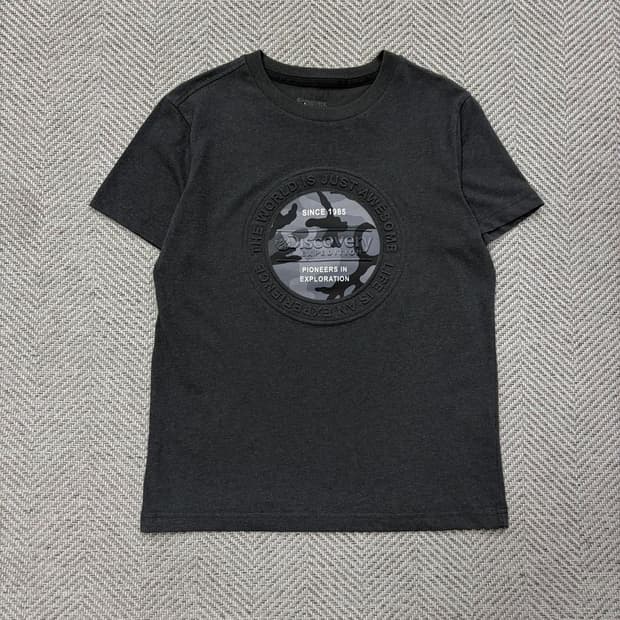디스커버리 엠보 로고 티셔츠 v2998