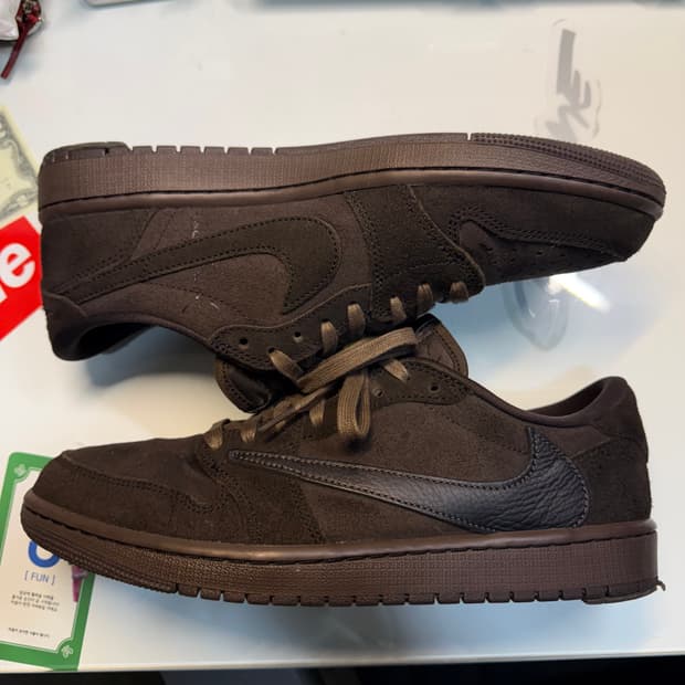 조던1 로우 스캇 벨벳 브라운 275