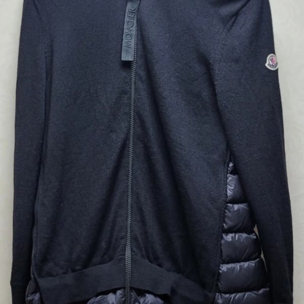 [정품)] 몽클레어 니트 패딩 후드집업 블랙 M(여성)새상품급 한정판 