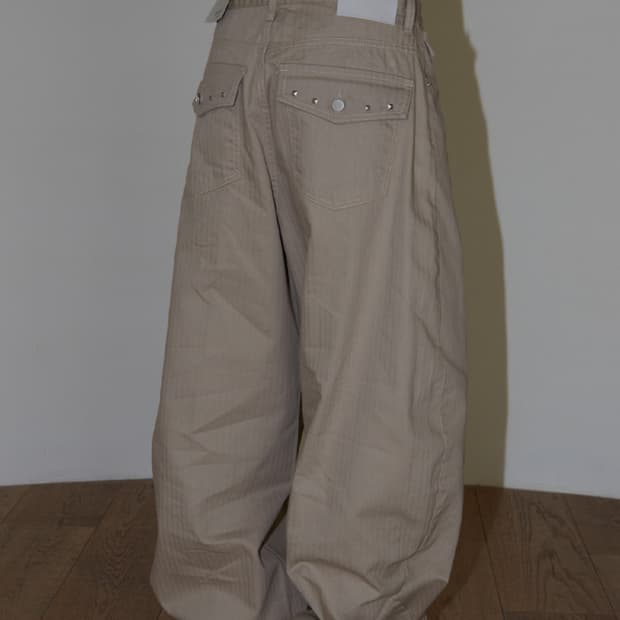 런츠 베이지 스터드 팬츠