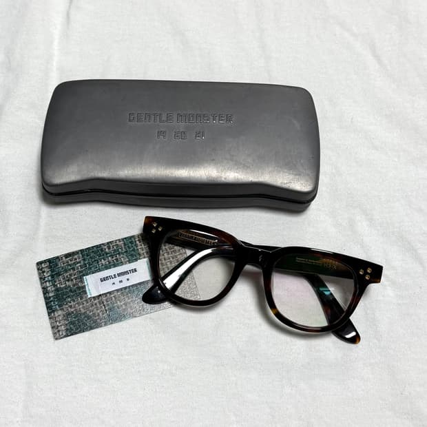 젠틀몬스터 뿔테 안경 