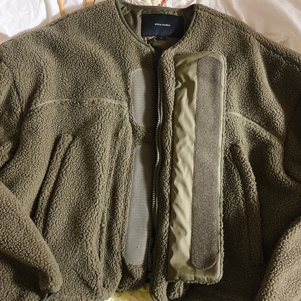 엔타이어 스튜디오 카키 플러피 자켓