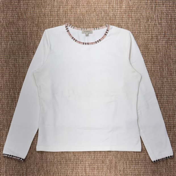 버버리 화이트 긴팔티